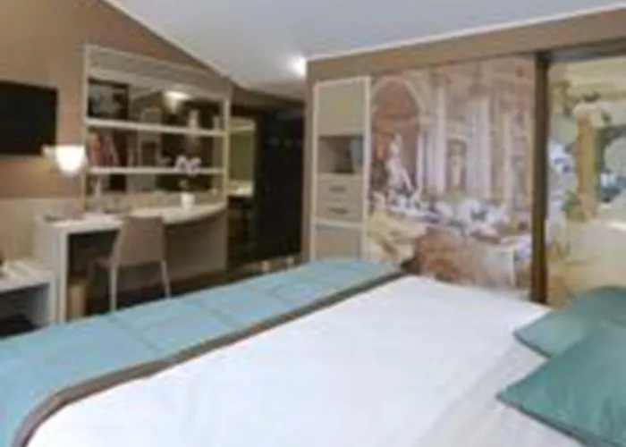 Отель Harry's Bar Trevi & Restaurant 5*